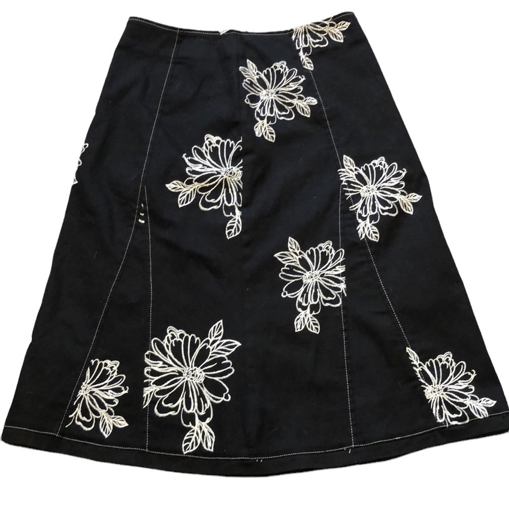 KLd Signature Embroidered Skirt‎